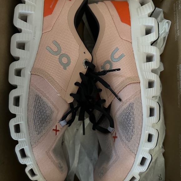 On cloud gym shoes - Picture 1 of 5